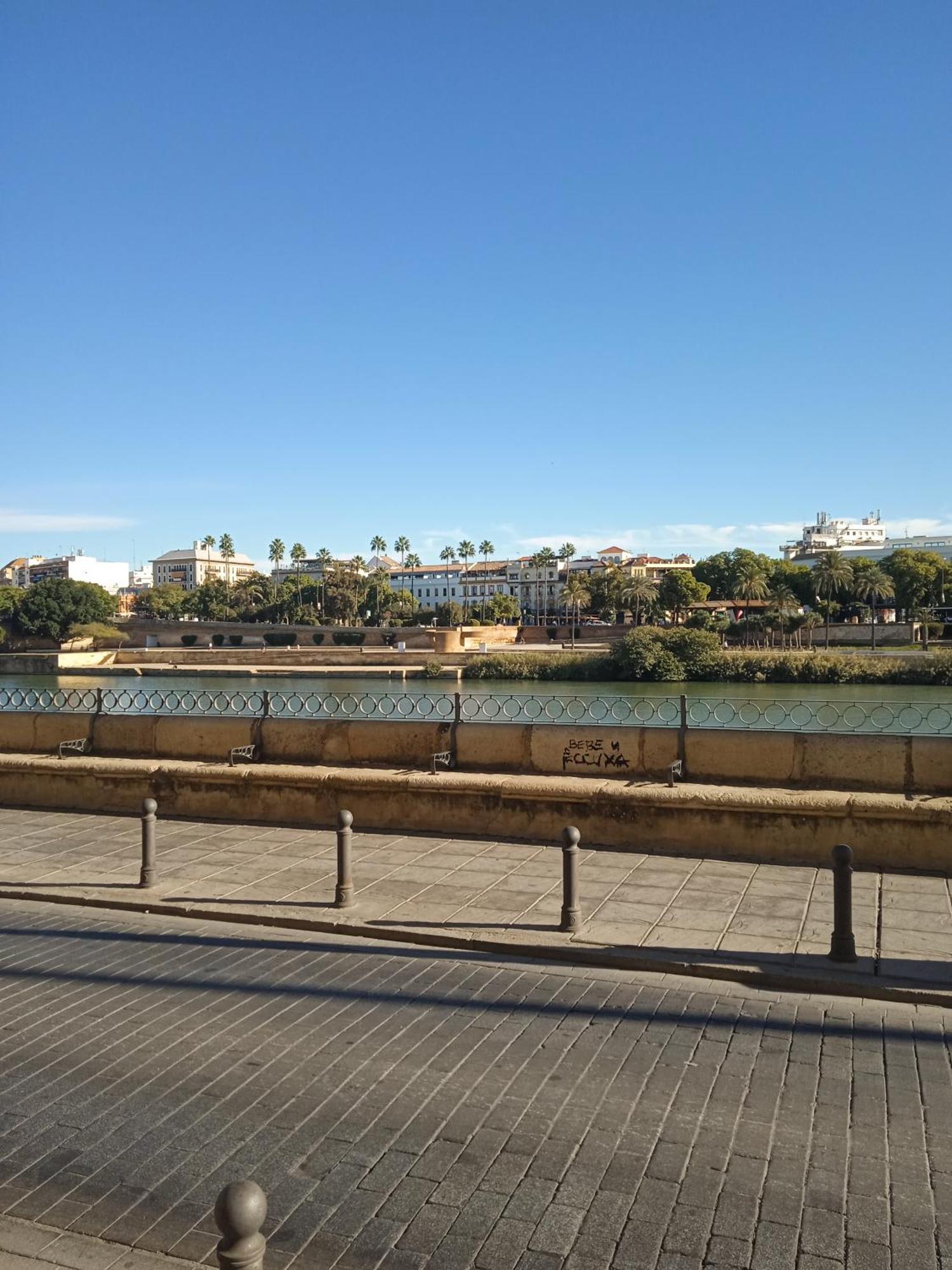 סביליה Boho Chic River Side Apartment מראה חיצוני תמונה